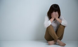 こころの不調をかかえる女性