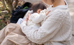 ミルクを飲む赤ちゃん